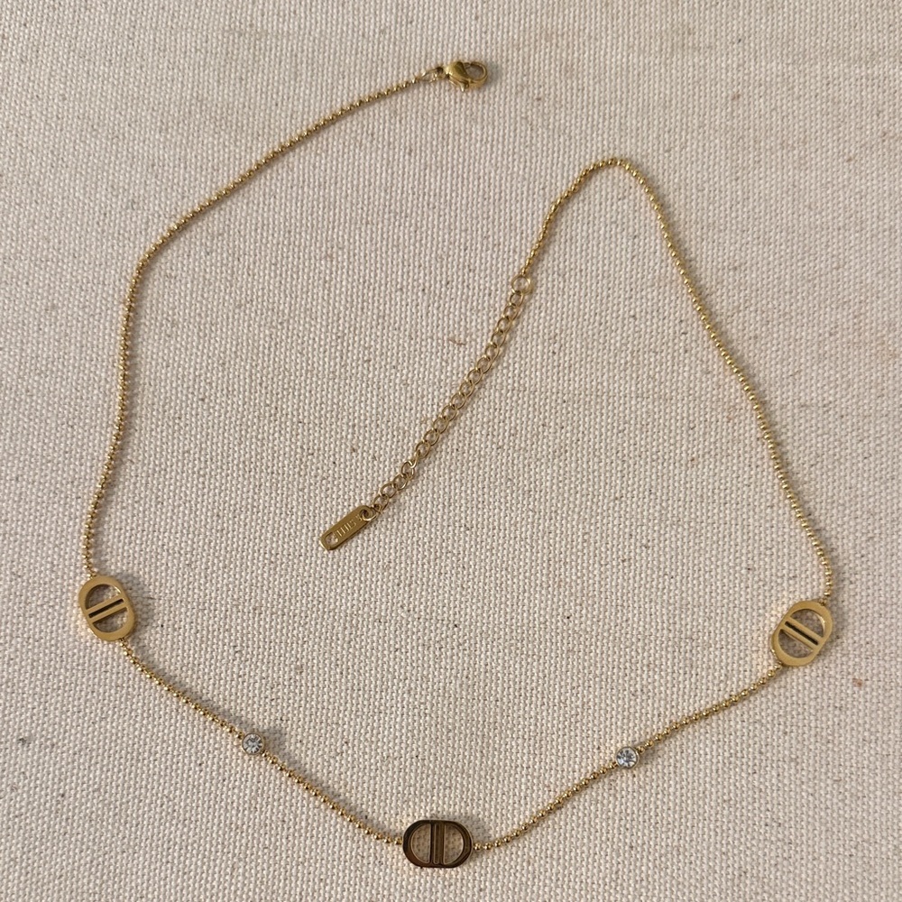 Elegant necklace Gold Stainless classic Necklace with with Two rhinestones NWOT